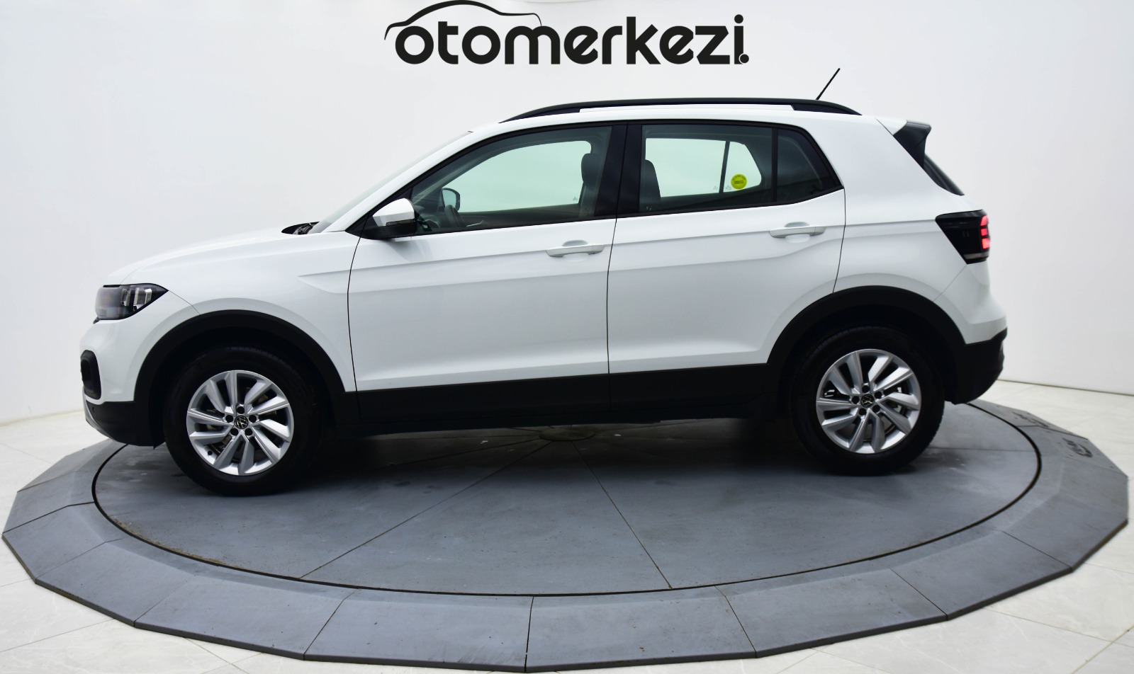 VOLKSWAGEN T-CROSS 4
